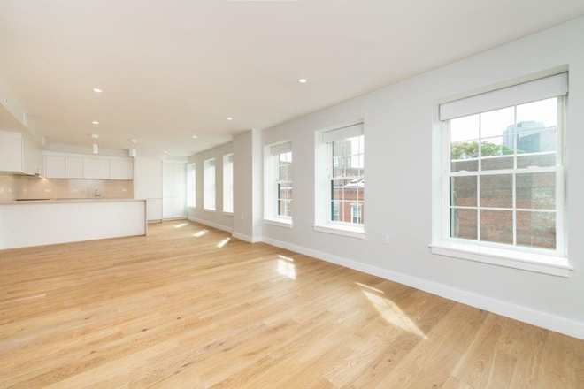 - - Nice renovated 4 beds/3 baths in North End Apartments