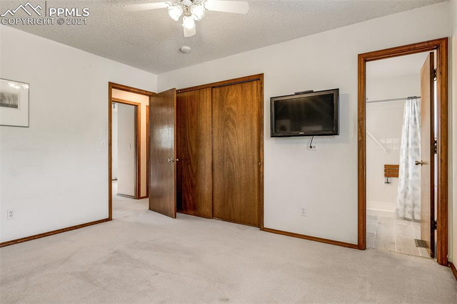 primary bedroom 2 - Rooms for Rent in Spacious Shared Home – Great Location!
