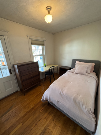 Available Bedroom - Nonsmoking Female Roommate Needed for Furnished 3 BR Apartment near Porter/Davis Squares