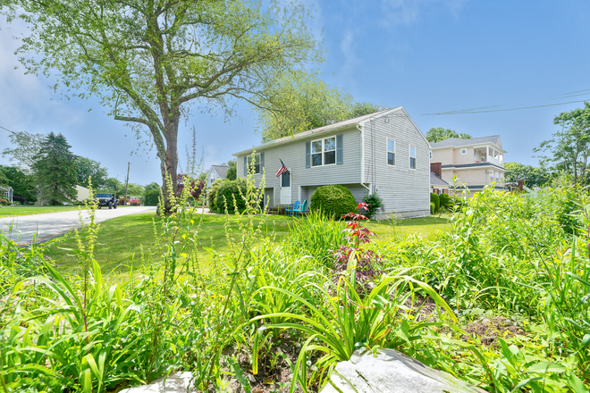 street view - 51 Fairway Drive Narragansett, Bonnet Shores! Walking distance to beach! House