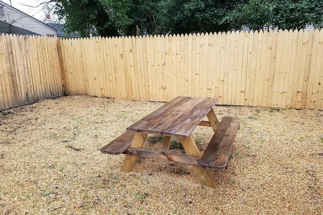 Back Yard - 6 Bed house with 2 full bath & 3 half bath. Approx.2400 Square feet with 2 parking space. Back yard