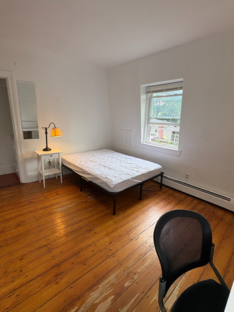 Bedroom with full size bed - 1 Bedroom for Rent in Bright 4-Bedroom Apartment – Walk to Brown & India Point Park