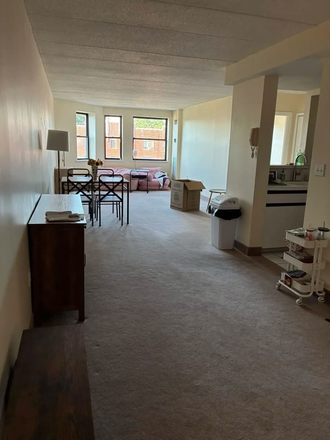 room - 1933 Commonwealth Ave Brighton Ma, Private bed+bath available in 2b2b. August is FREE! Apartments