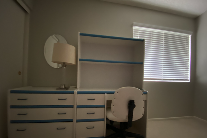  - Furnished room in a large house, close to UCR