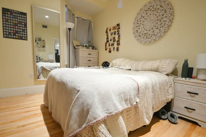 1 - Beacon Street BU off Campus location 4 bedroom condos for rent 9/1/26 NO FEE!