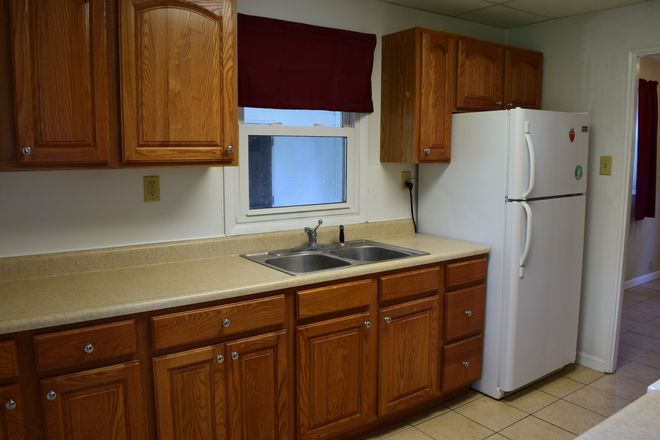 Kitchen - 4 BR House - $4350/semester per student:  Walk to Campus!  331 E. Chestnut -  Signing now for 27-28