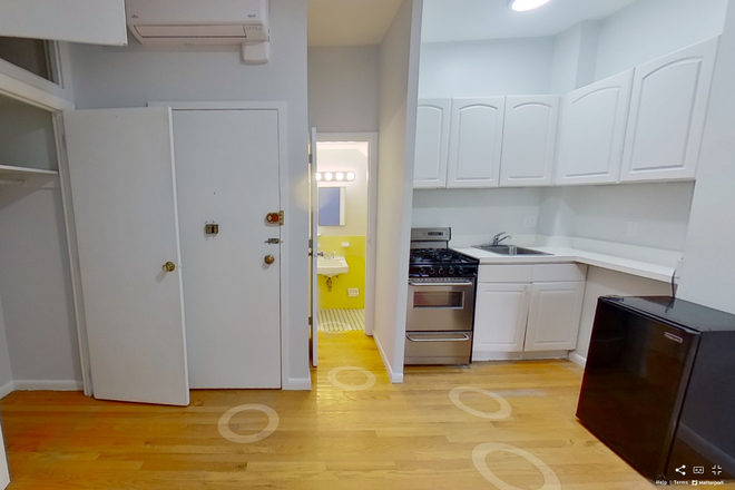 Hub Realty - Back Bay, beautiful studio in brownstone on quiet street Apartments