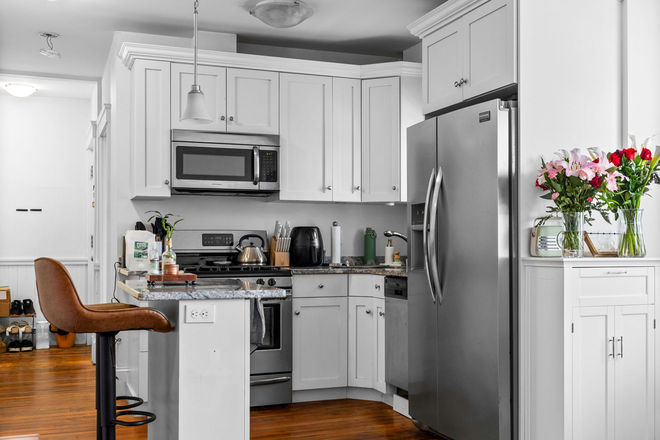 Call NOW for showings! 617-236-8600 - BOWDOIN ST - LRG OPEN *NO FEE* 3BR/1BA BY TUFTS FOR *6/1/2027* W/ LNDRY IN BLDNG, RNTL PRKNG, DW Apartments