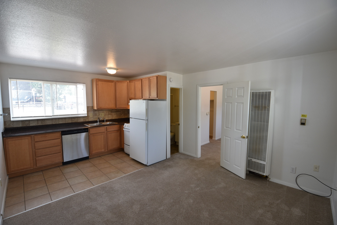 Kitchen - 2985 E. College Ave. (1BR/1BA) Apartments