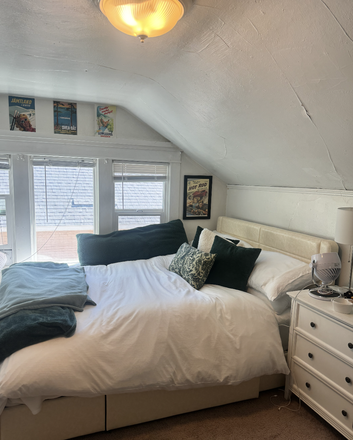 Bedroom - Spring & Summer Sublease House on the Hill