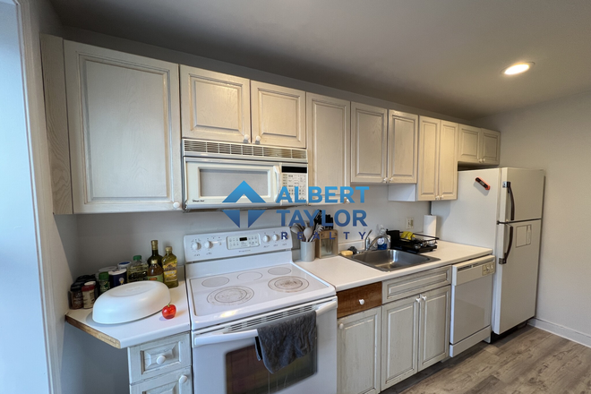 Kitchen - 6/1 MOVE-IN!! Large 2 Bed - FREE Laundry