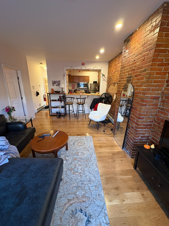 Call NOW for showings! 617-236-8600 - NORTHAMPTON ST - CHARMING BROWNSTONE 2BR/1BA AVAIL *9/1/2026* W/ FREE LNDRY IN BLDNG, H&HW INC! Apartments