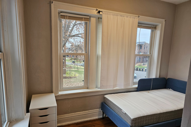 Bedroom 3/study - 6250 Clemens Ave Apartments