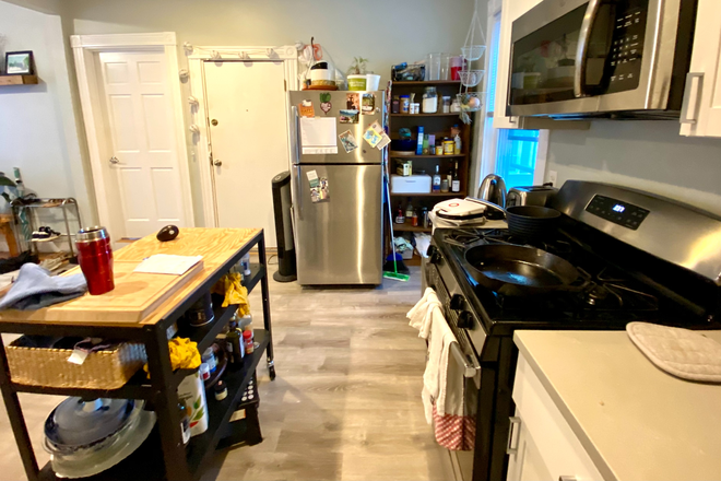 Kitchen - 4 Bed 2 Bath on Oswald!! Apartments