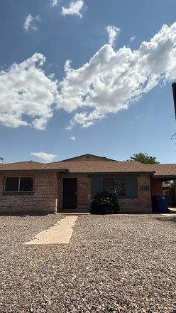 Front of Home - 5 Bed / 3 Bath Near UofA - Unit #1
