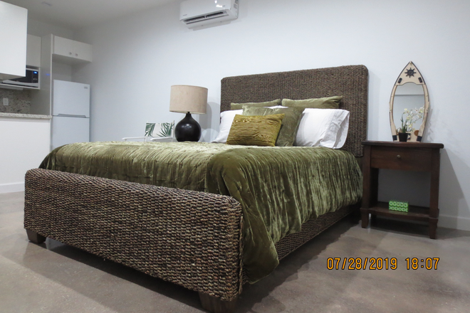 Queen Size Bed - Furnished cottage with Washer/Dryer - UM students/faculty only Apartments