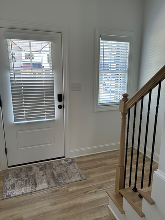 Entrance - Luxury Townhouse *Close to Campus*