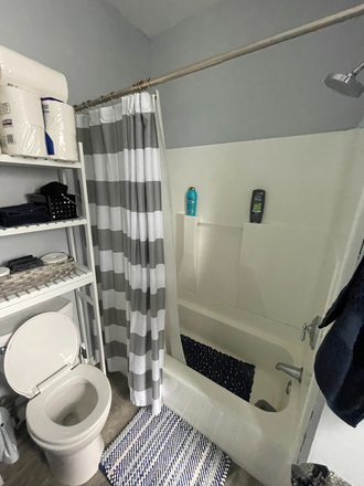 apartment - NEU/ 1 bedroom/Laundry in unit Apartments