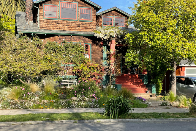 House exterior - Beautiful room in historic home close to campus