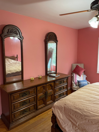bedroom with dresser and chair - Female Roommate Wanted Furnished w/ Pr. Bath House