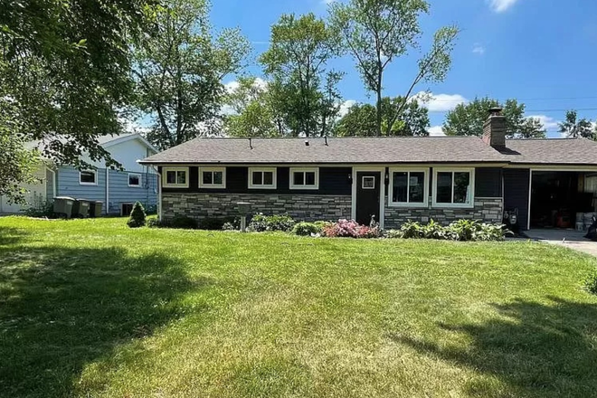 Street View - Fully Furnished 3 Bed|2 Bath House on Carlisle Rd