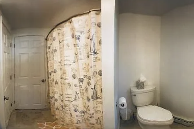 Bathroom - Home close to campus