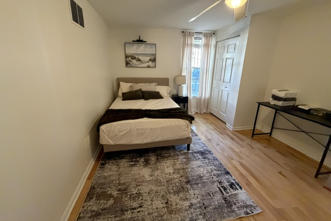 Room - Steps from UMB Medical — Rooms Available in Pigtown/Hollins Market House