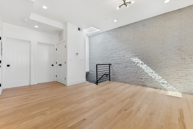 Call NOW for showings! 617-236-8550 - CHELSEA ST - LUXE RENOVATED 2BR/1BA BY MAVERICK MBTA FOR *9/1/2026* W/ IN UNIT LNDRY, EQUAL BDRMS! Apartments