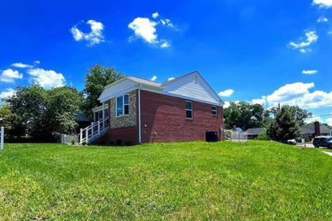Property Frontyard - Premium 4BR/3BA House Near UMD - $3600 Total Rent ($900 Per Bedroom)
