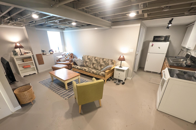 living room - PRIVATE 1 Bed/1 Bath unit in Charming West Side Home!