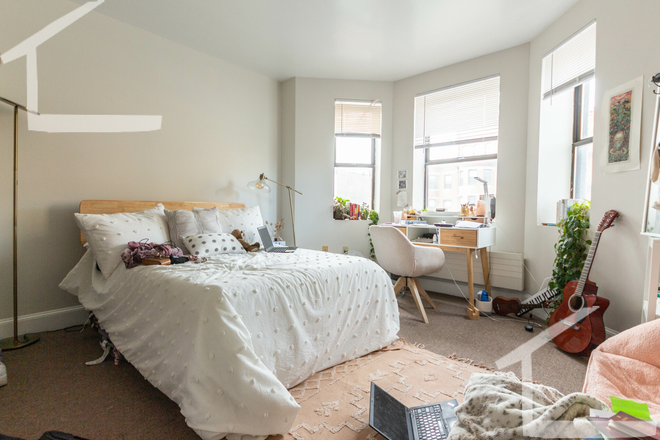 Bedroom - Awesome 2 bed, steps from class on Beacon 9/1/2025 Apartments