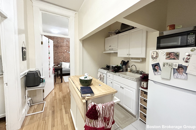 Kitchen - 39 Hemenway St - Professionally Managed Building of Condos!