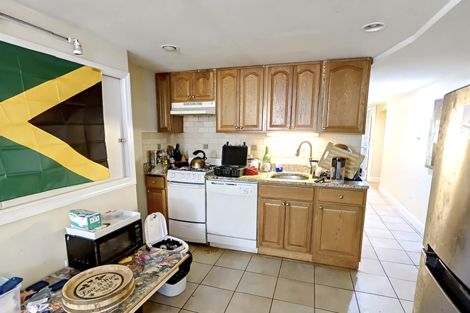 Kitchen - Spacious 3 bedroom w/ ALL Utilities included! Avail. 9/1/25! Apartments