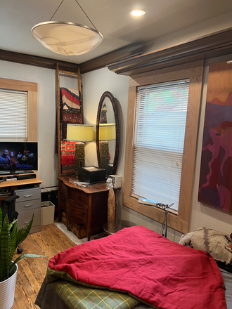Available bedroom - Furnished room for female Princeton University affiliate-Green St-Princeton House