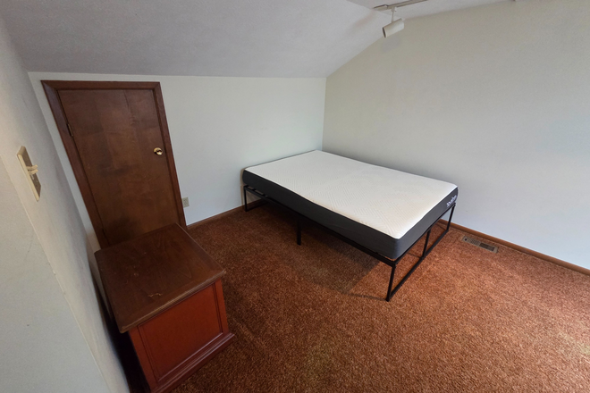 Bedroom, new full size bed, new matress - One bedroom in house in a very accessible and quiet neighborhood. Private bathroom. Shared kitchen.