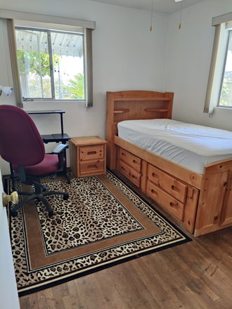 Available Bedroom. Bedding Included. - N/W Clairemont (Alcott/Bayho)