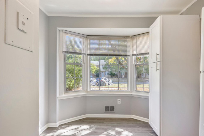 Kitchen - A bedroom in 3b2b house
