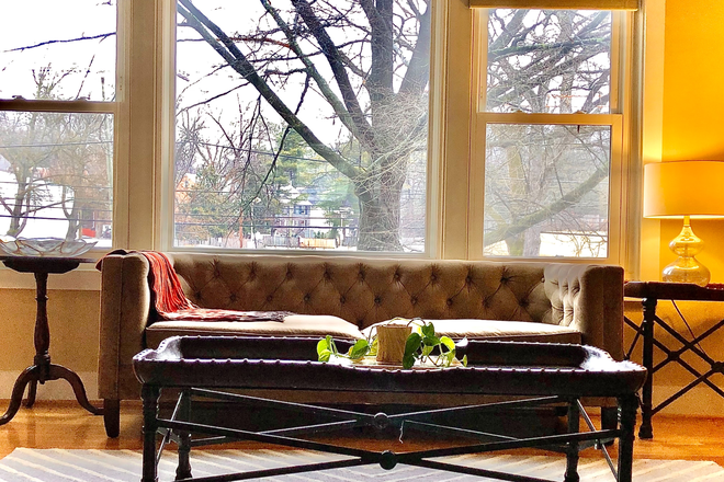 Living Room Nook - Beautiful, Sun-Filled 1 Bdrm in Palisades near Georgetown Condo