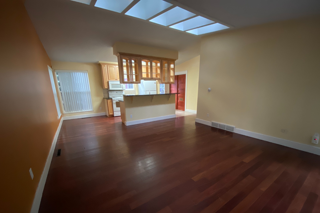 3 - ROOM FOR RENT: 624 MARINE ST Condo