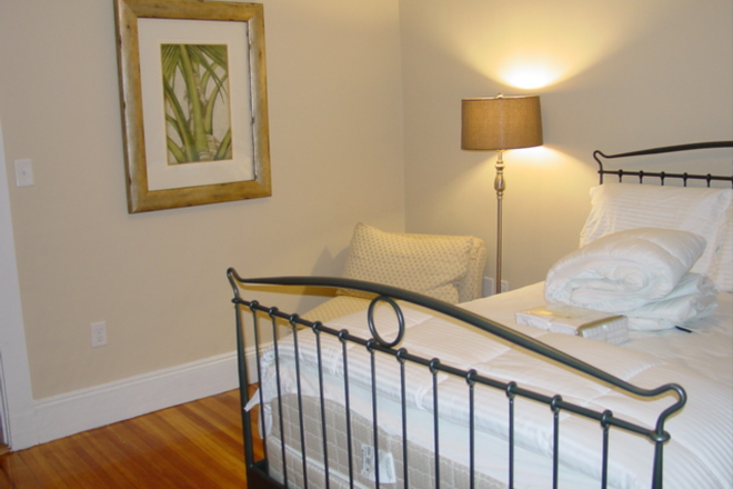 Bedroom - Furnished / Includes Heat & Hot Water. Easy access to BU Med Ctr (BUMC)