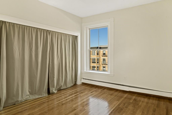 Bedroom - Top floor 3 bedroom on Columbus Ave with laundry Condo