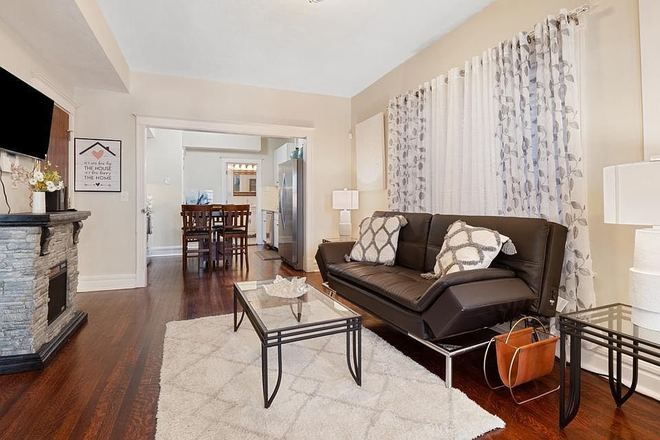 Living Room - 6136 Delmar Blvd 1-2 bedrooms Apartments in Delmar Loop - Fully Furnished