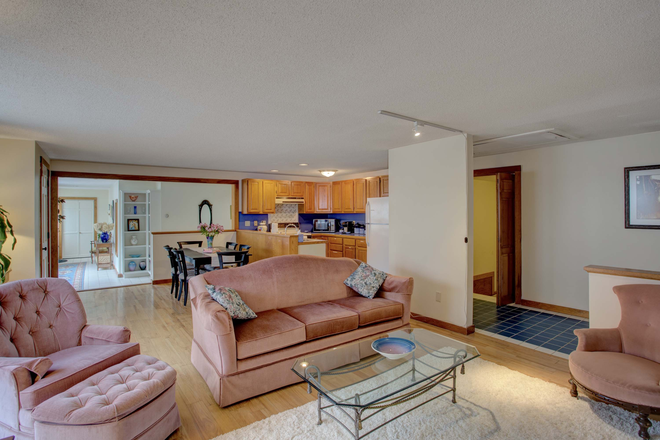 Living room - Furnished Seasonal Rental Westhampton, MA  2-bedroom apartment