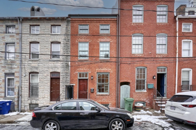 Front of House - Large 1BR with Private Bathroom – Upper Fells Point Townhome