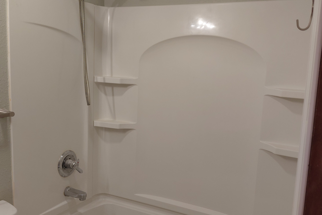 Tub/shower - 813 Eastmoor Dr. House