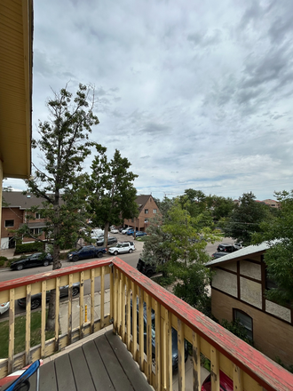 Front Deck - Top unit of triplex on the Hill near campus Rental