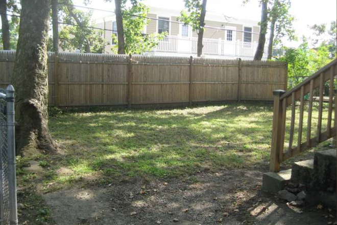 Backyard - PRIVATE ROOM SUMMER SUBLET