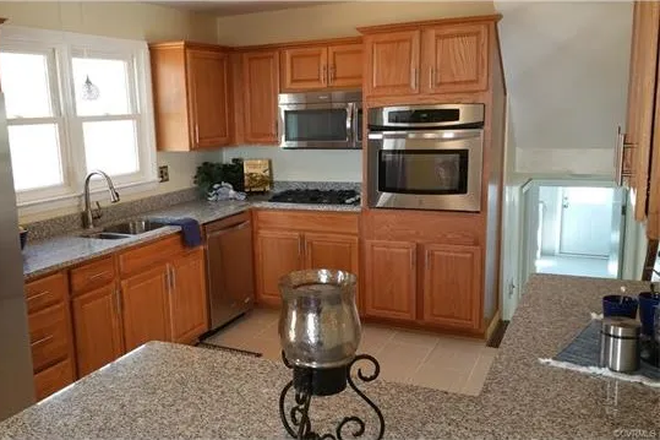 Kitchen 1 - FURNISHED, large, comfortable house 23min from VCU, ideal for 4-5 students