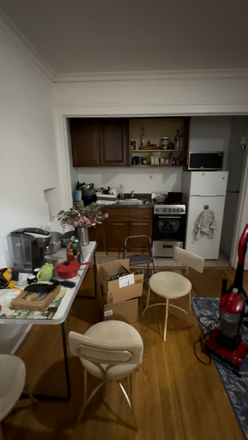 Kitchen - Spacious Studio Apartment 5 minute walk to Campus