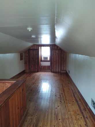Attic bedroom - 1507 Broad Ave. LLC House